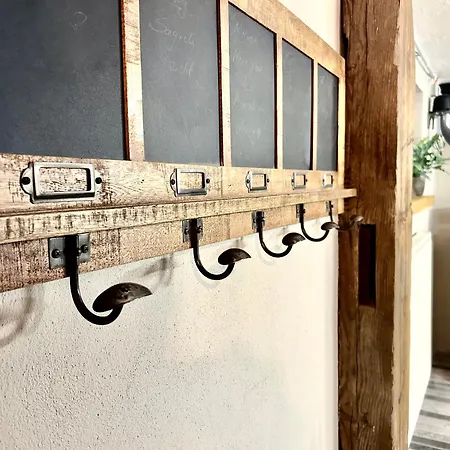 Bramasole - Mit Carport Chociebuż