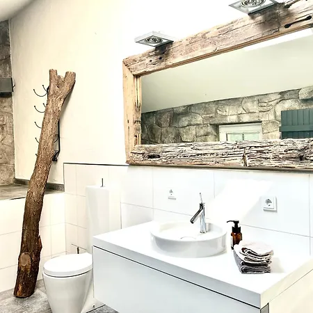 Bramasole - Mit Carport Chociebuż