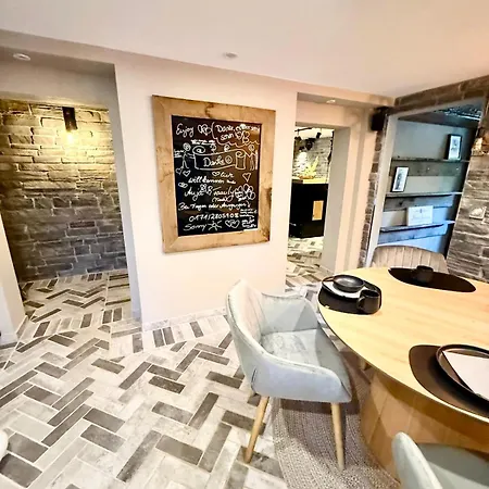 Bramasole - Mit Carport Chociebuż